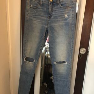American Eagle light wash skinny jeans